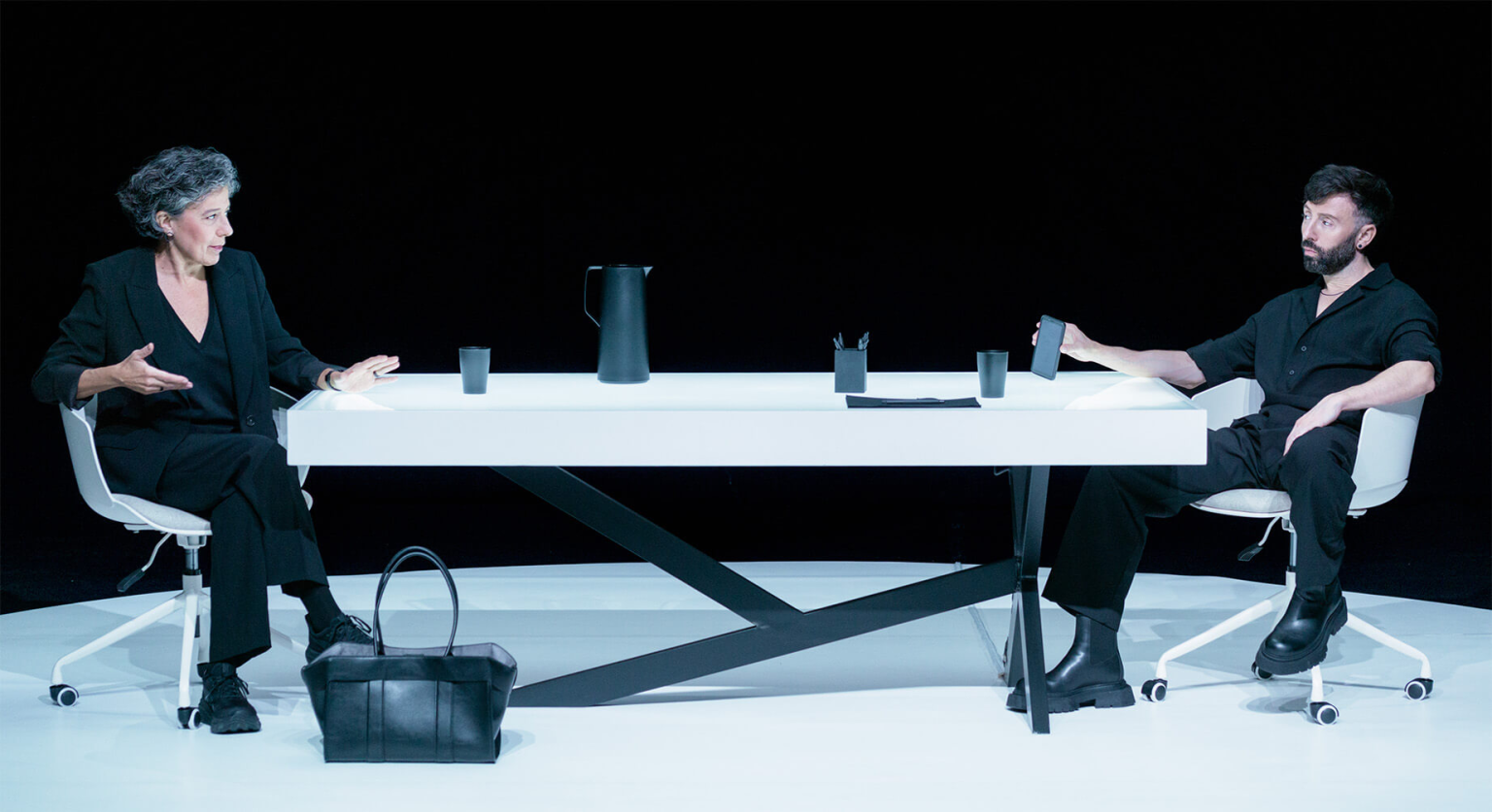«Honestedat», un brillante duelo dialéctico y teatral entre Dafnis Balduz y Miriam Iscla